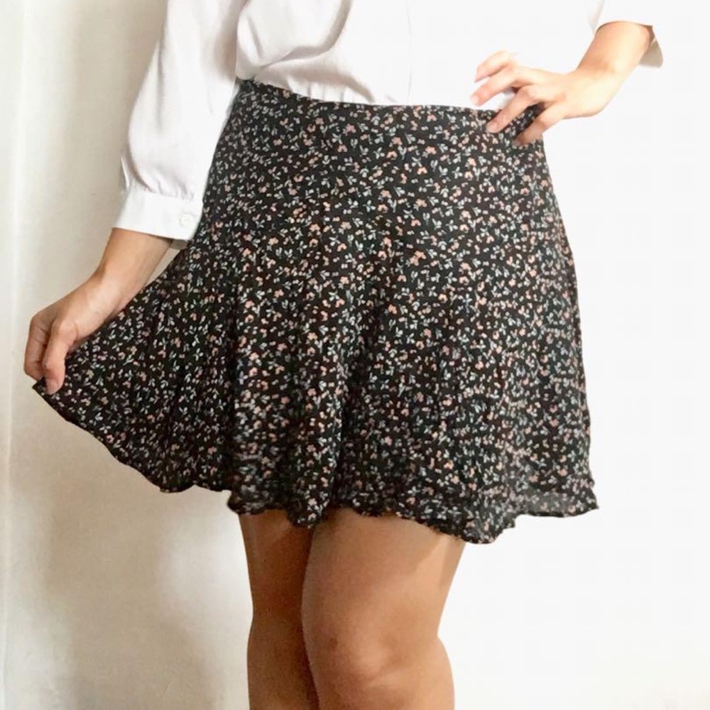 Urban Outfitters Kimchi Blue Floral Skirt Size 2 - Picture 2 of 10